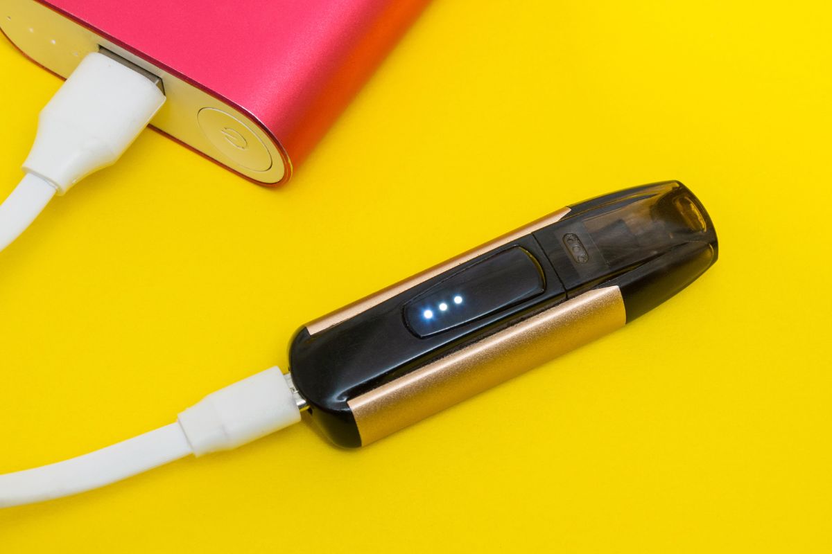 Charging vape device